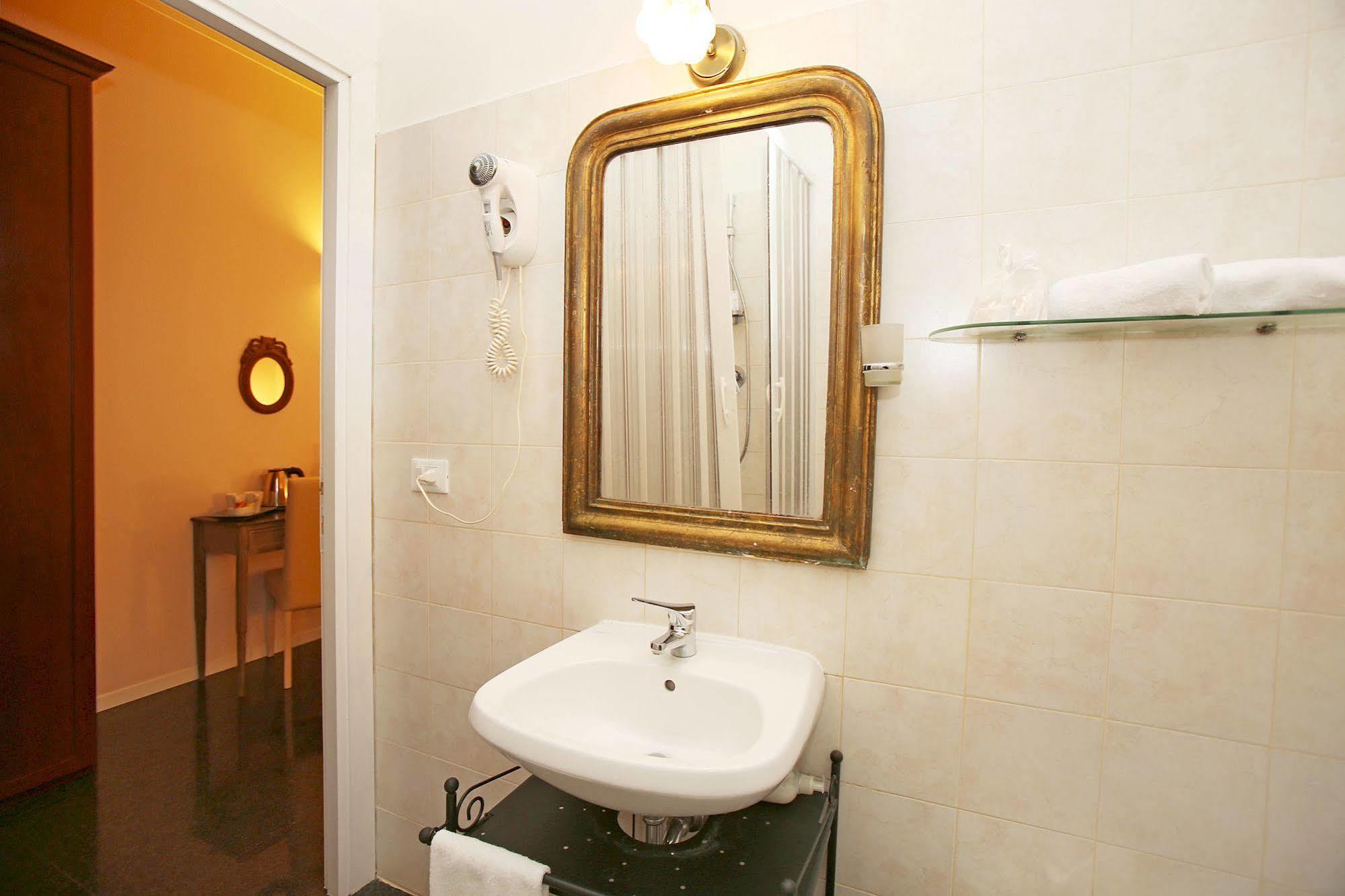 Amica Roma Guest House Exterior photo